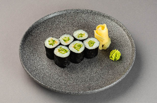 Ролл с огурцом Ролл с огурцом