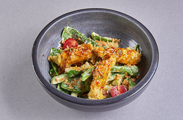 Салат с рыбой и огурцами Салат с рыбой и огурцами